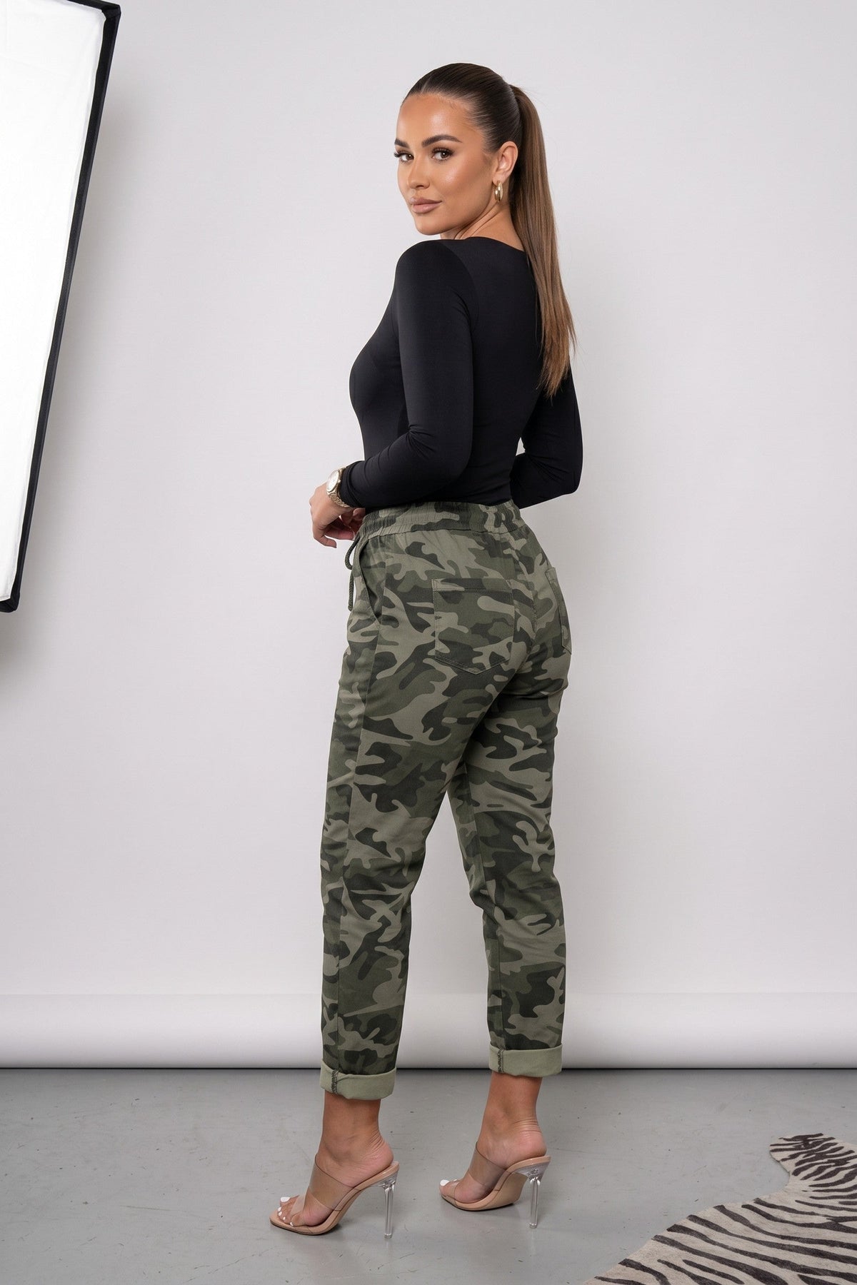 Trousers Women - Camouflage Print Trousers with Relaxed Leg