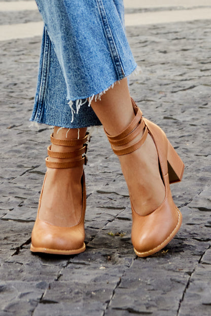 Casilda | Smooth Sandals with Ankle Strap and Thick Heel