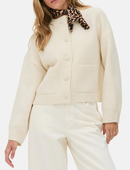 Damen Kurze Strickjacke mit Rundhalsausschnitt Knopfverschluss Zwei Taschen und Gerippten Bündchen