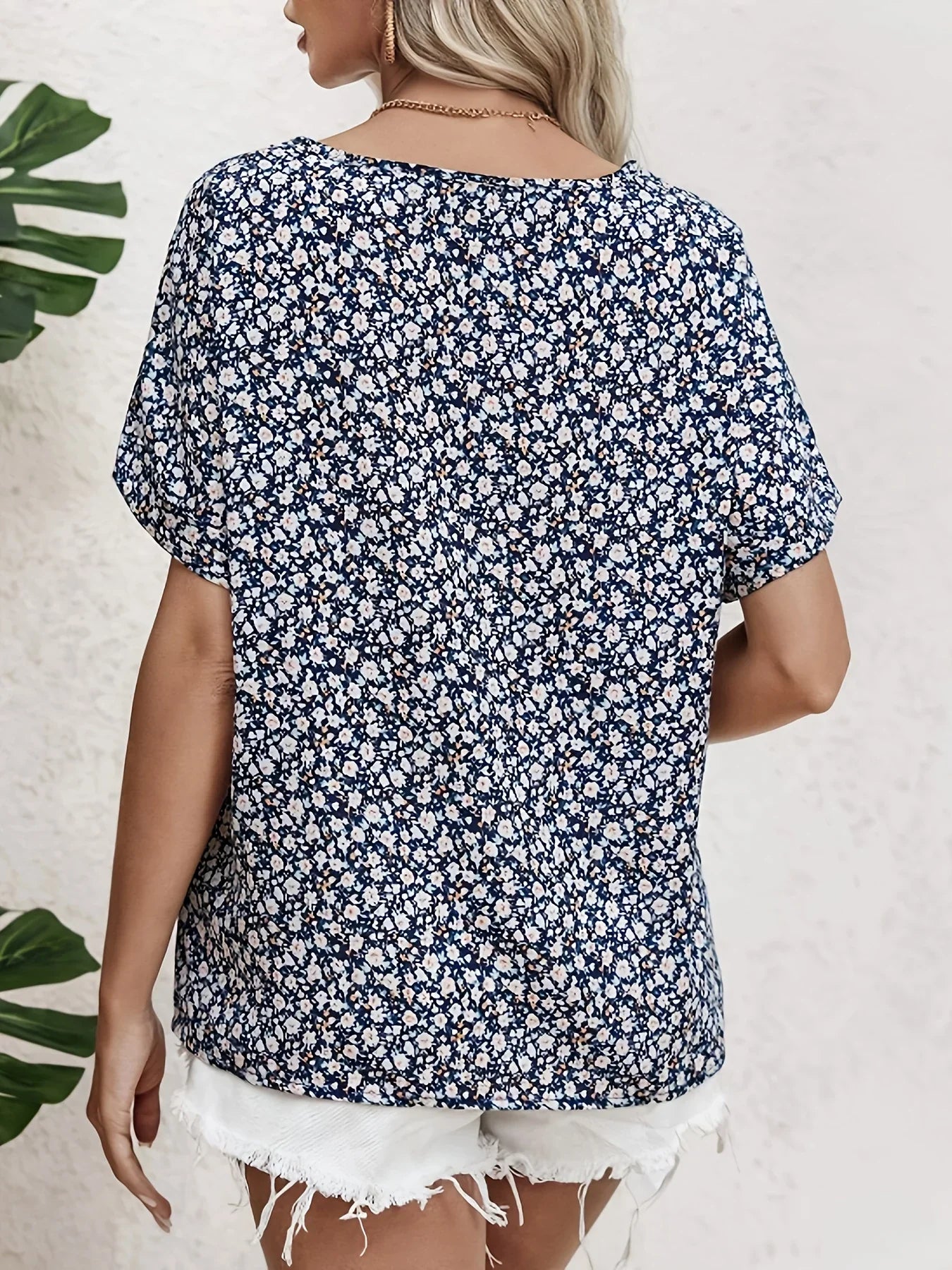 Carrie | Chic Floral Print Blouse
