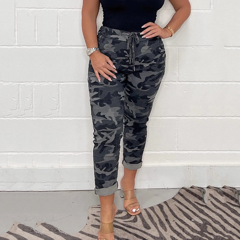 Trousers Women - Camouflage Print Trousers with Relaxed Leg
