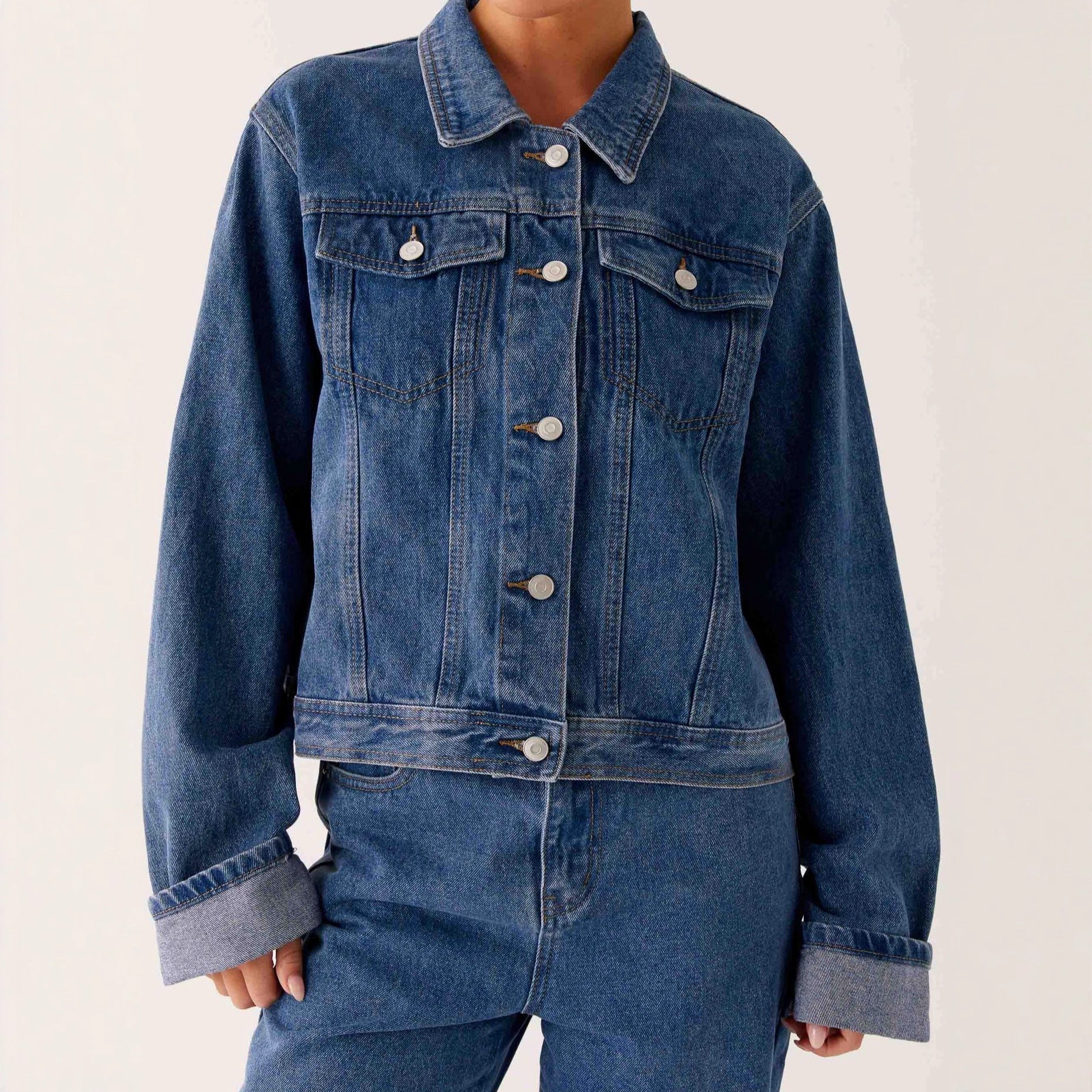 Damen Jeansjacke mit Brusttaschen und Kontrastkrempe