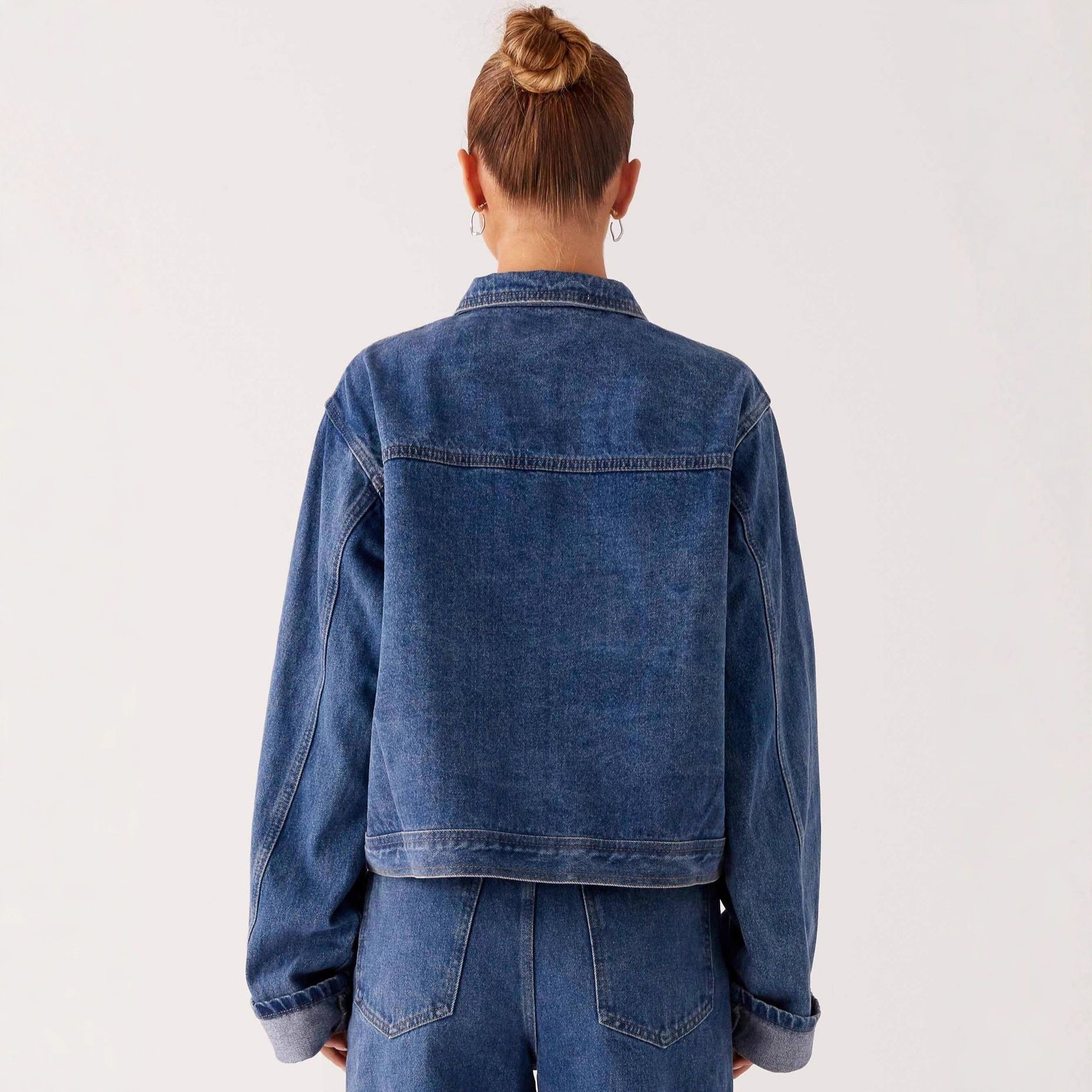 Damen Jeansjacke mit Brusttaschen und Kontrastkrempe