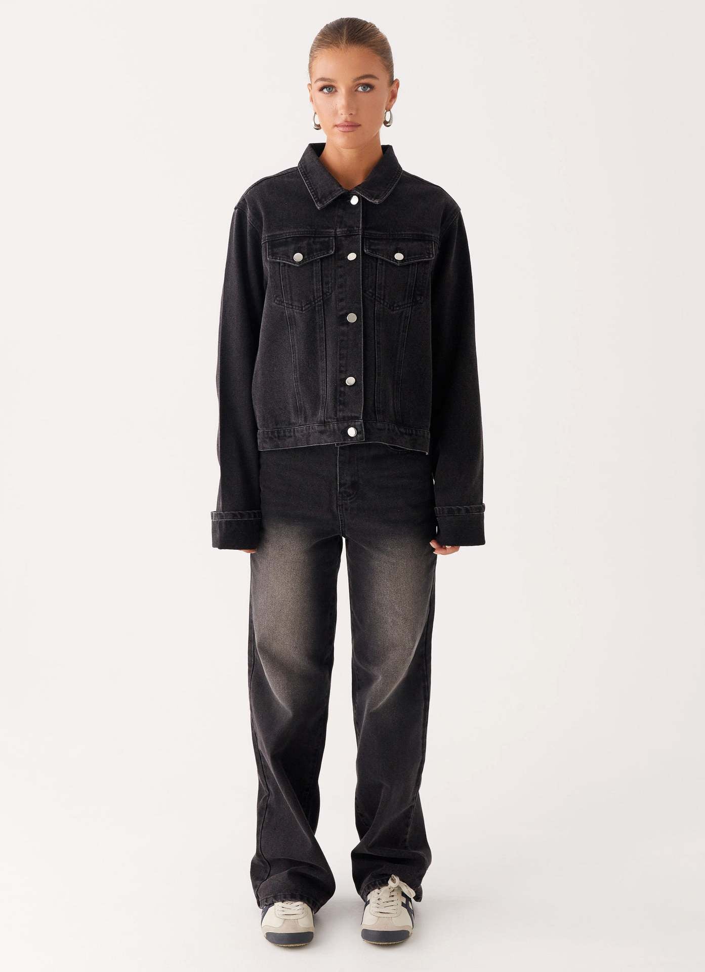 Damen Jeansjacke mit Brusttaschen und Kontrastkrempe