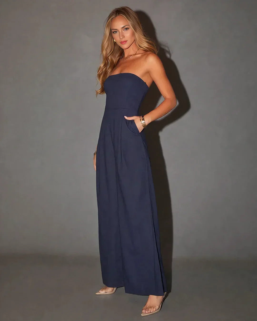 Damen Jumpsuit mit trägerlosen Oberteil und geraden Hosenbeinen