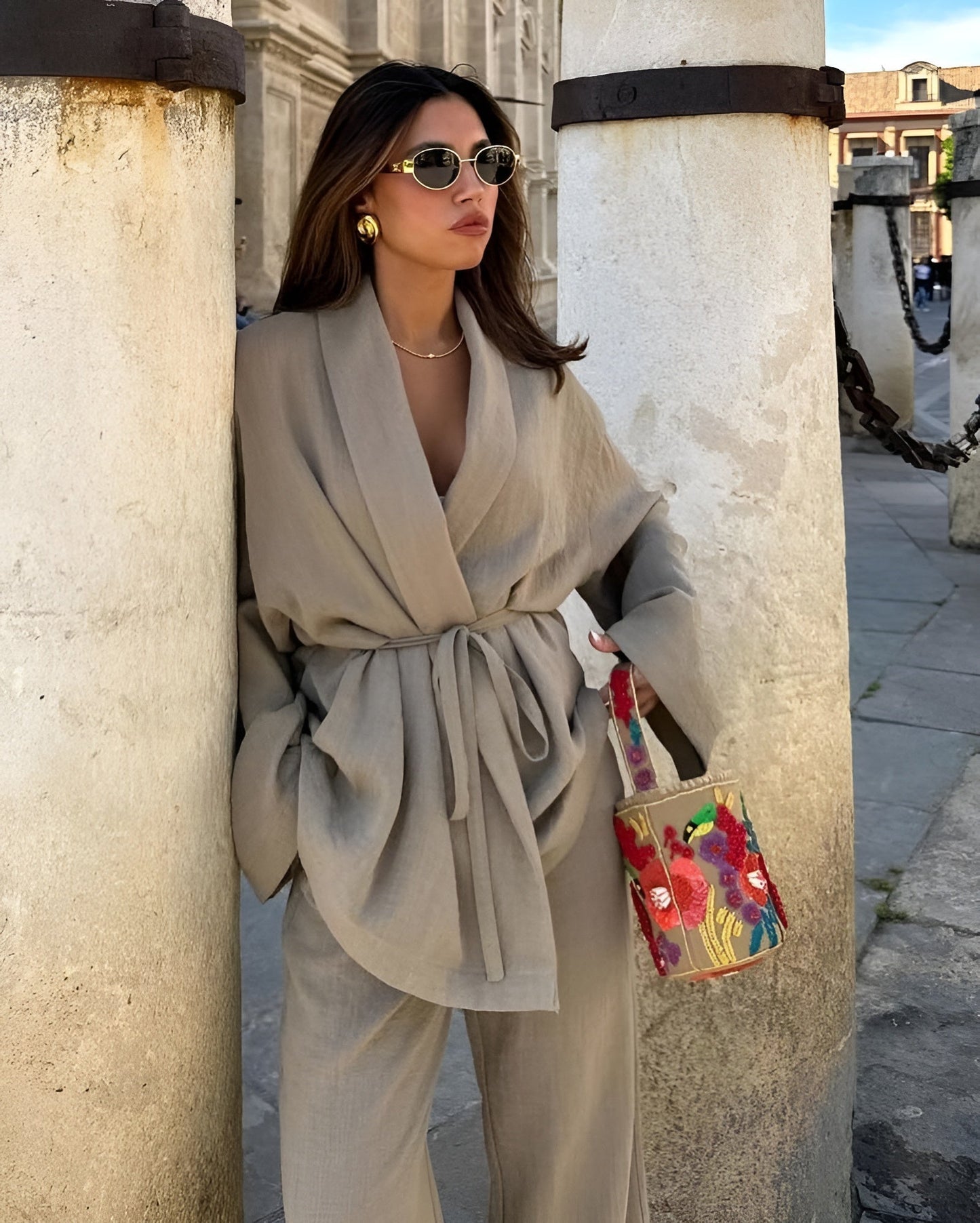 Damen Zweiteiliges Set mit Wickeljacke mit Bindegürtel und weiter Hose