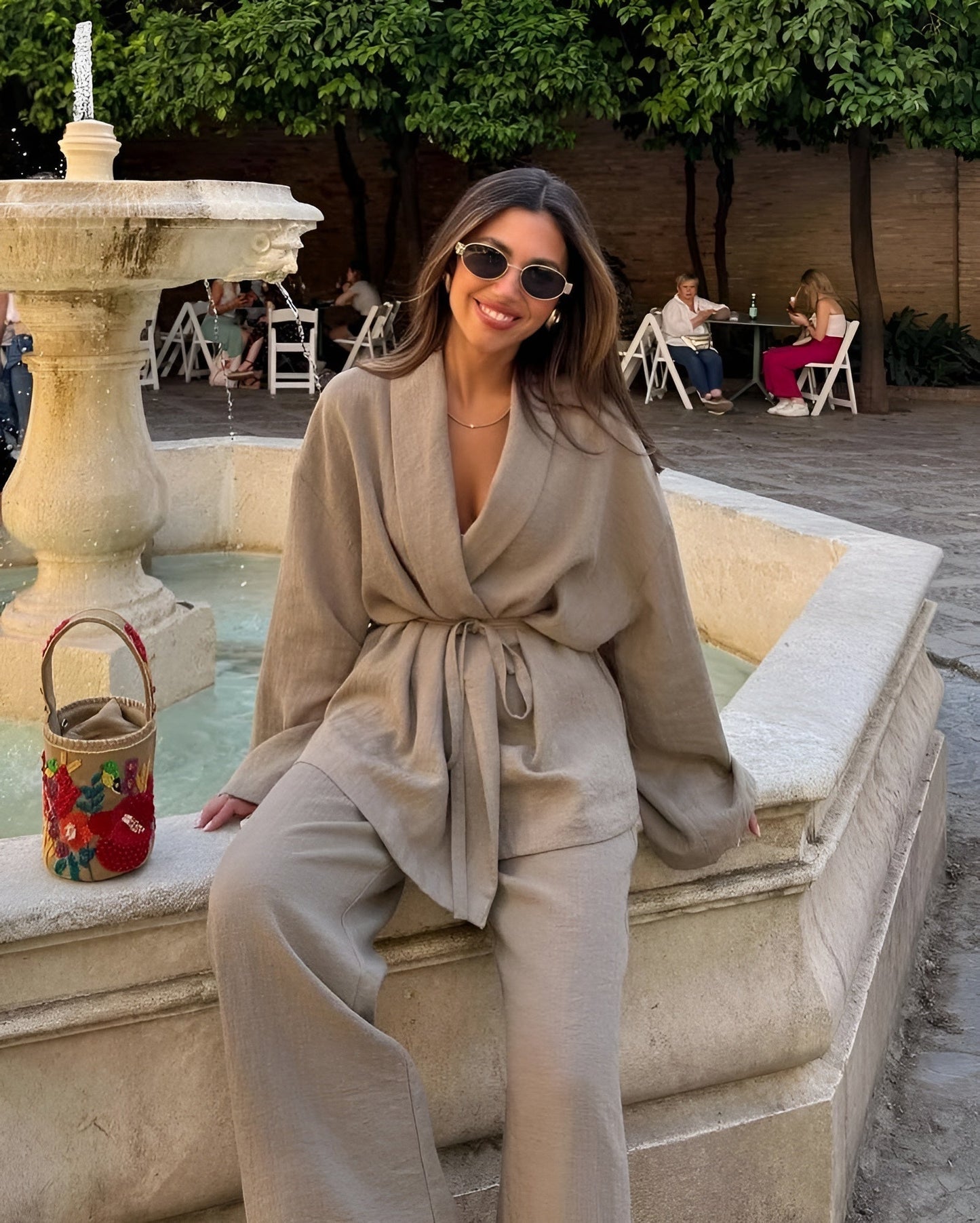 Damen Zweiteiliges Set mit Wickeljacke mit Bindegürtel und weiter Hose