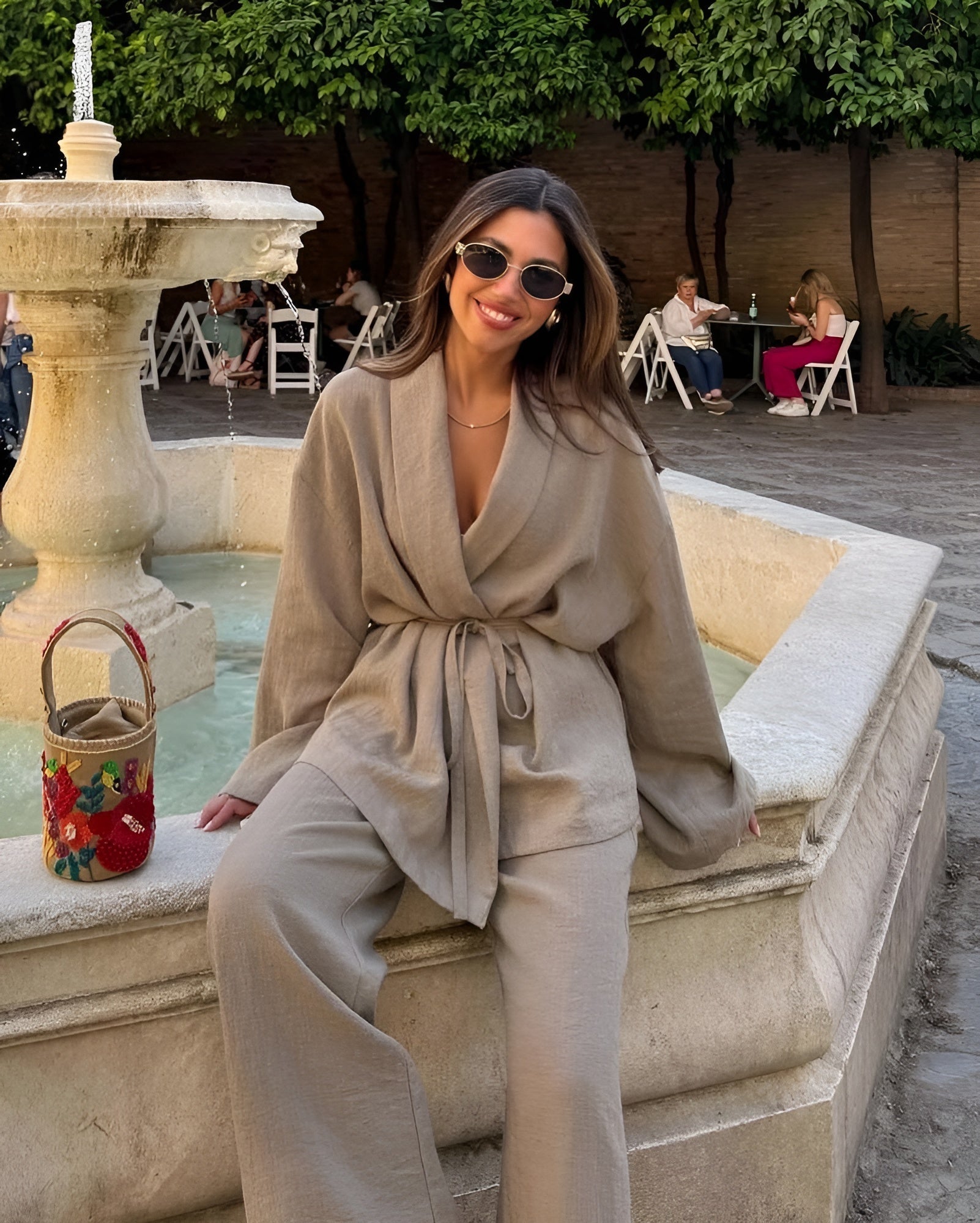 Damen Zweiteiliges Set mit Wickeljacke mit Bindegürtel und weiter Hose