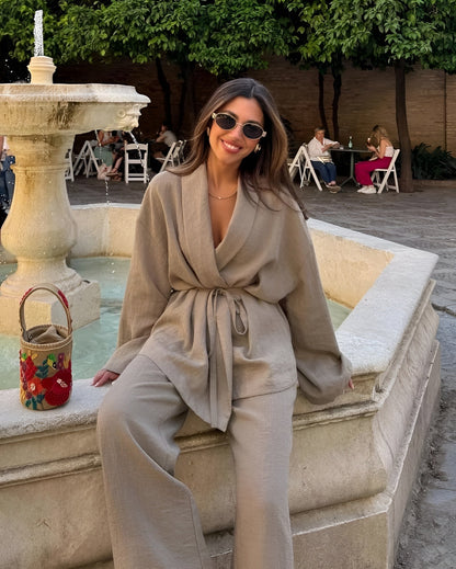 Damen Zweiteiliges Set mit Wickeljacke mit Bindegürtel und weiter Hose