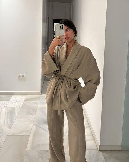 Damen Zweiteiliges Set mit Wickeljacke mit Bindegürtel und weiter Hose