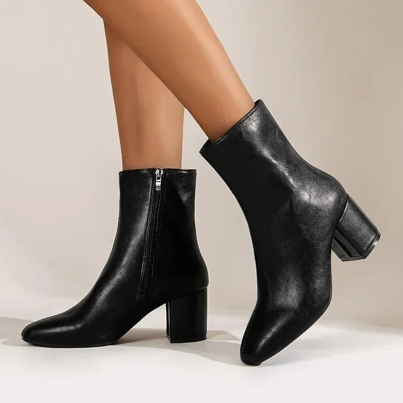 Elegant Ankle Boots in Faux Leather