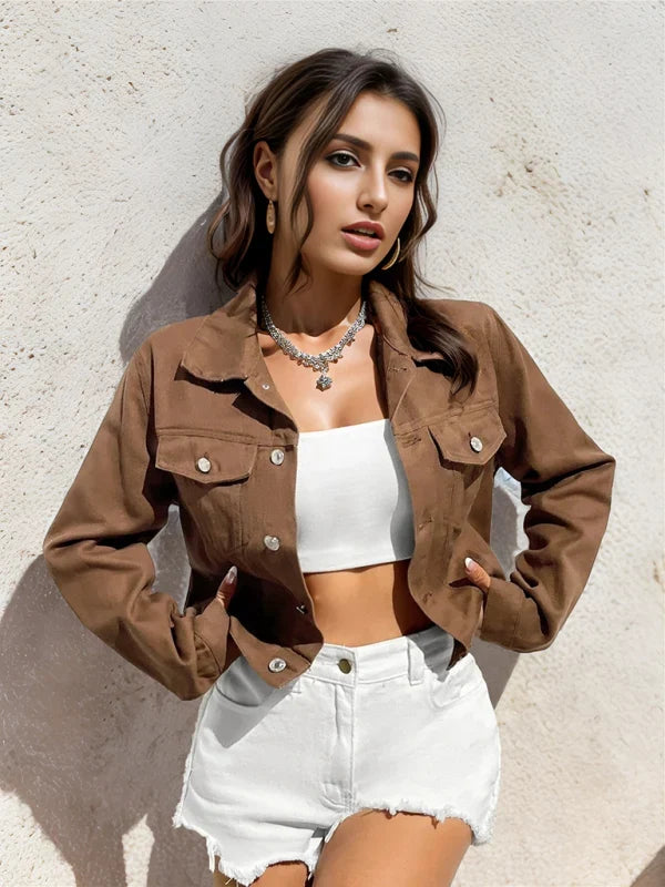 Ylva | Damen kurz geschnittene Denim-Jacke mit Knopfleiste und Klappentaschen