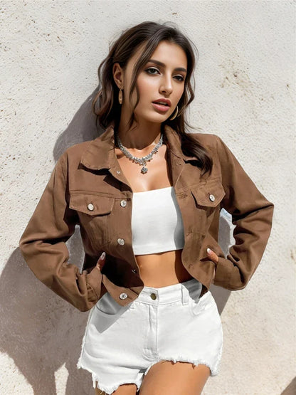 Ylva | Damen kurz geschnittene Denim-Jacke mit Knopfleiste und Klappentaschen